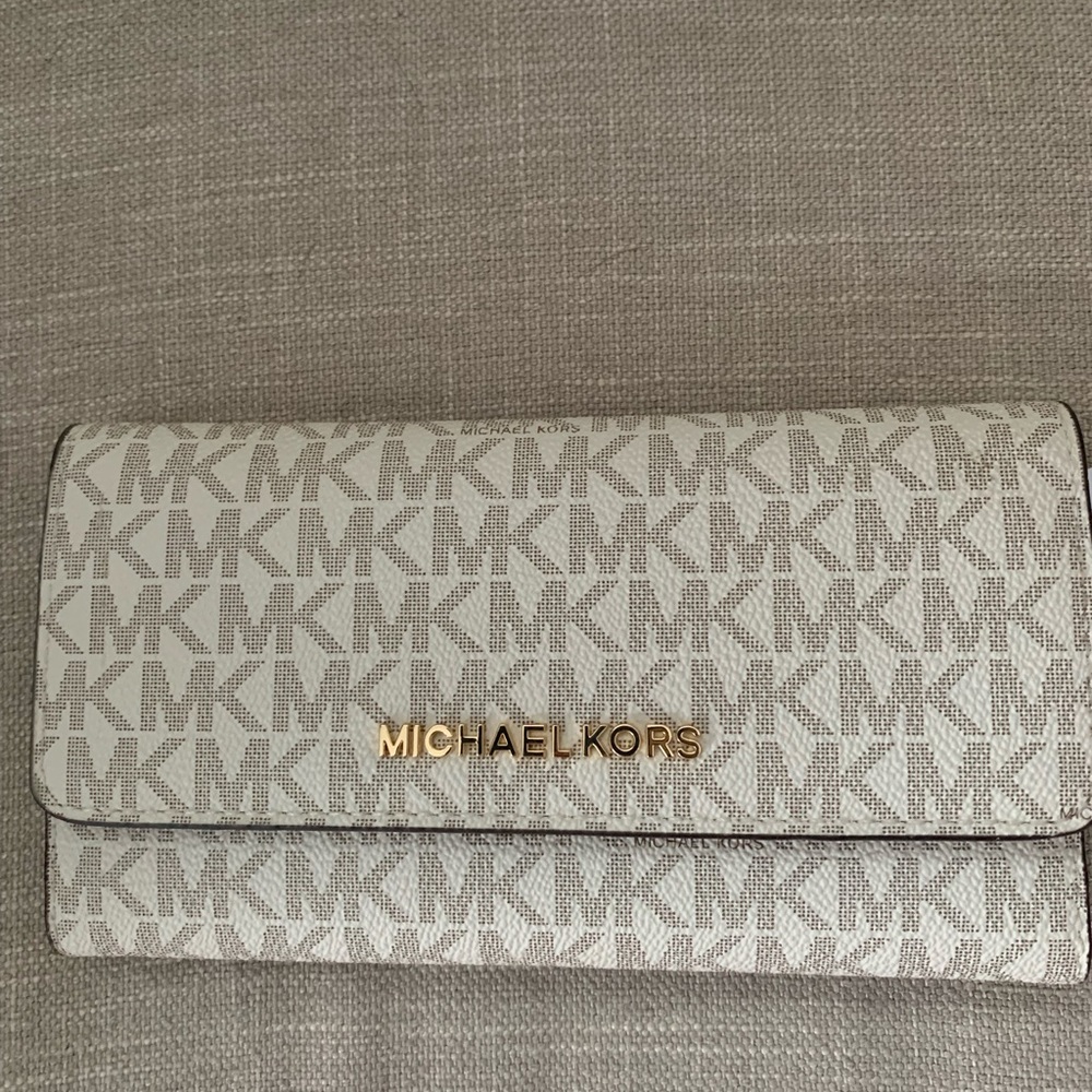 Michael Kors Jet Set Travel Wallet